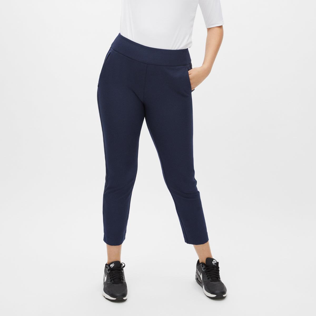 Röhnisch Kay bukser for women, showcasing stylish design and comfortable fit in a flattering silhouette.