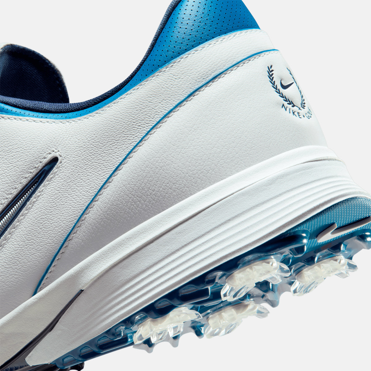 Nike Victory Tour 4 - Hvid/sølv/blå - Golf Experten A/S