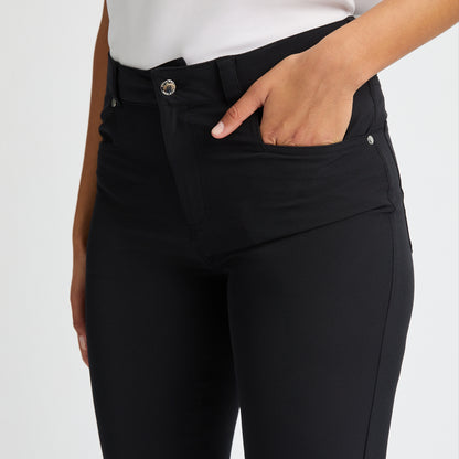 Röhnisch Chie Comfort capri bukser for women, featuring a stylish design and comfortable fit in a soft fabric.