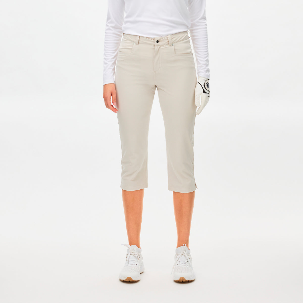 Röhnisch women's Chie Comfort capri pants in a stylish design, showcasing a comfortable fit and breathable fabric.